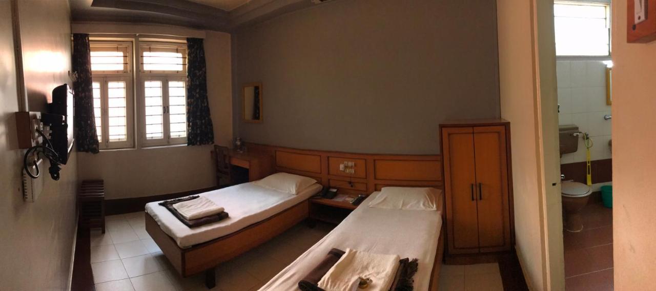 Hotel Satkar Cafeteria Belgaum Bagian luar foto