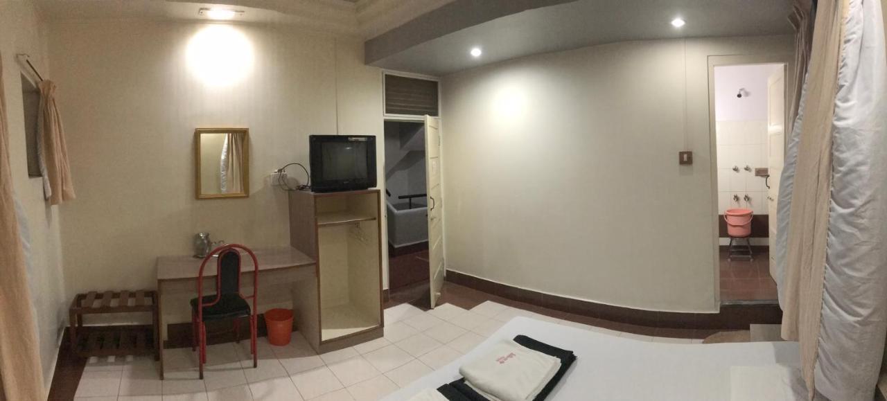 Hotel Satkar Cafeteria Belgaum Bagian luar foto