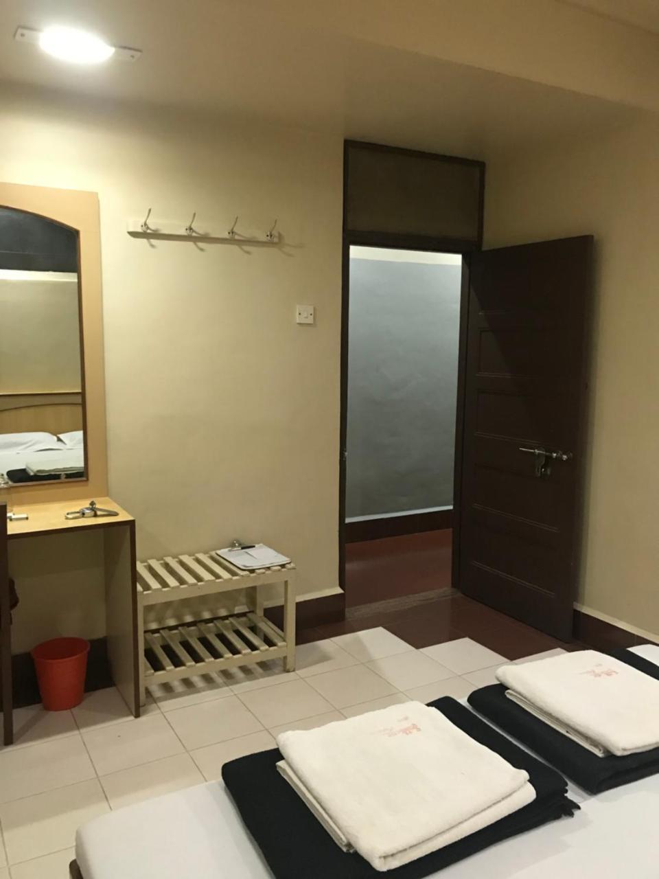 Hotel Satkar Cafeteria Belgaum Bagian luar foto