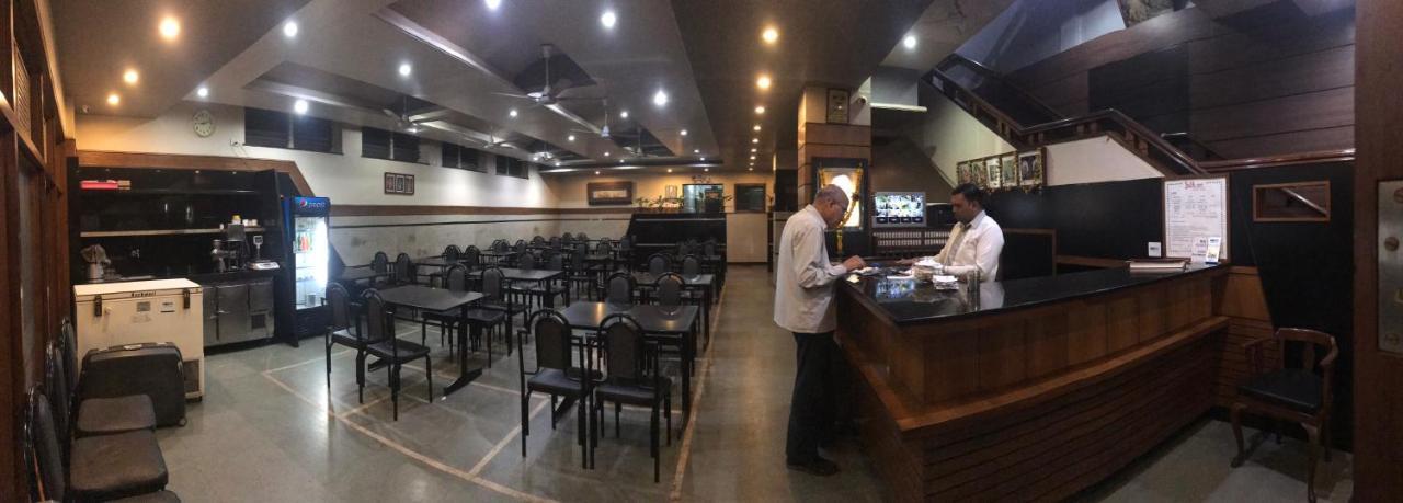 Hotel Satkar Cafeteria Belgaum Bagian luar foto